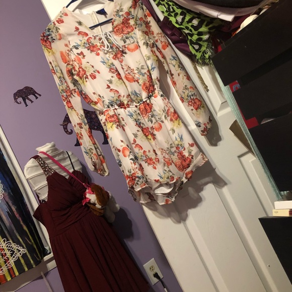 WHITE FLORAL ROMPER (beauty& the beast collection) - Picture 2 of 5